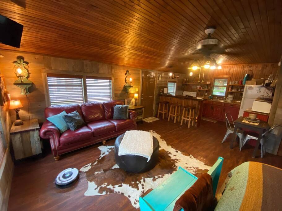 8Th St. Cowboy Haus I Biker Friendly I River Bandera Bagian luar foto