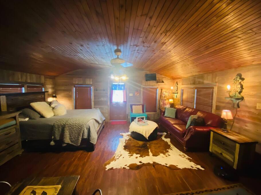 8Th St. Cowboy Haus I Biker Friendly I River Bandera Bagian luar foto
