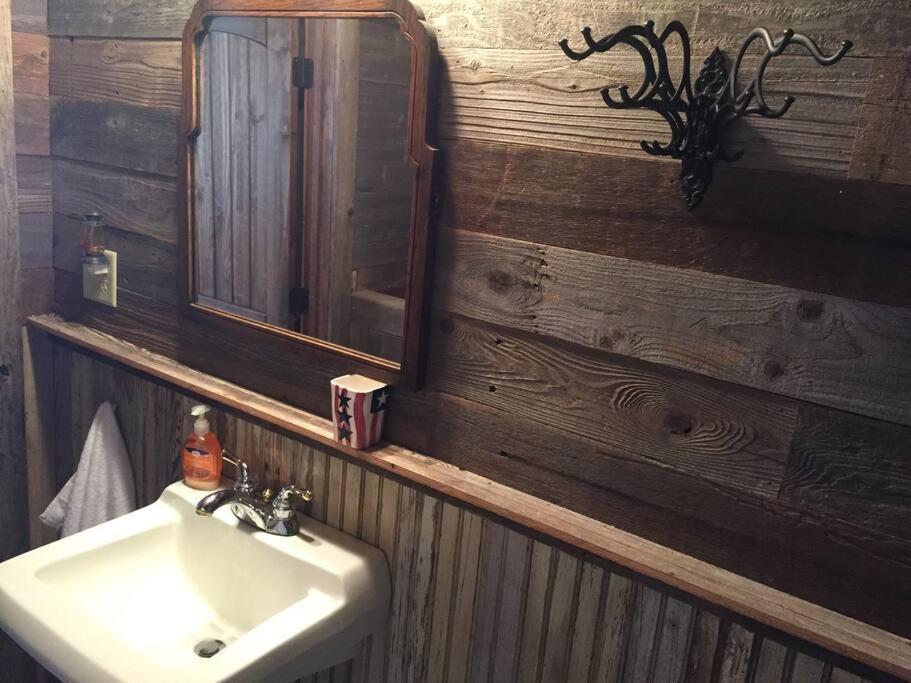 8Th St. Cowboy Haus I Biker Friendly I River Bandera Bagian luar foto