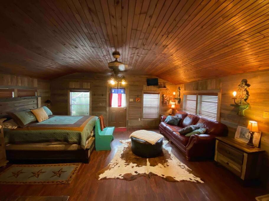 8Th St. Cowboy Haus I Biker Friendly I River Bandera Bagian luar foto